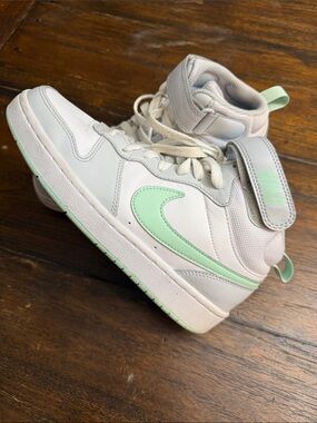 Nike Court Borough Mid 2 sneakers in a white and mint colorway. Great condition!